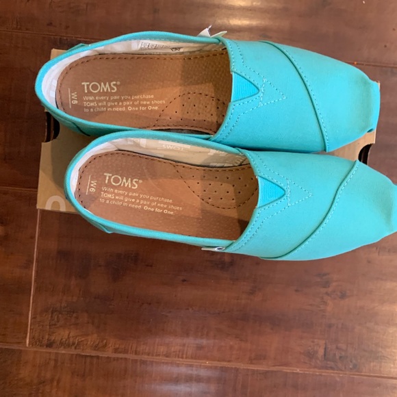 Classic Slip-On Toms - Picture 4 of 4